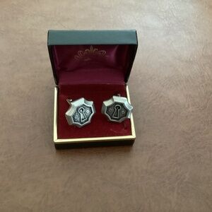 Set of antique style men’s cufflinks, featuring keyhole motif